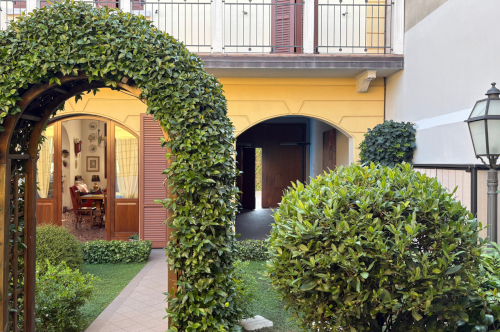 I due archi, quello d'entrata e quello della Reception